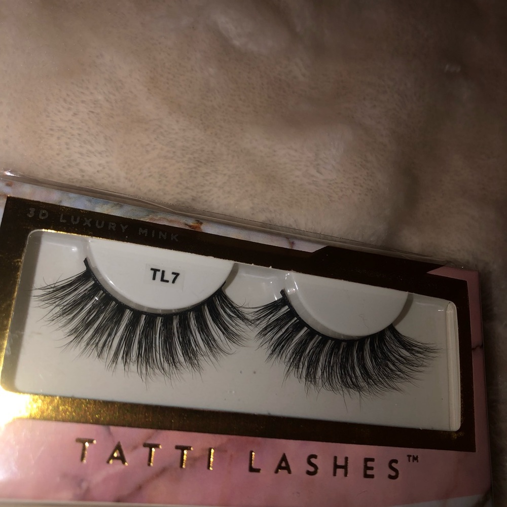 Eyelashes - Picture 6 of 8